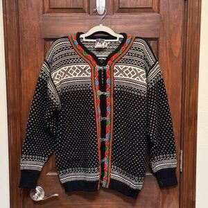 Vintage Dale of Norway sweater, gently used, size L